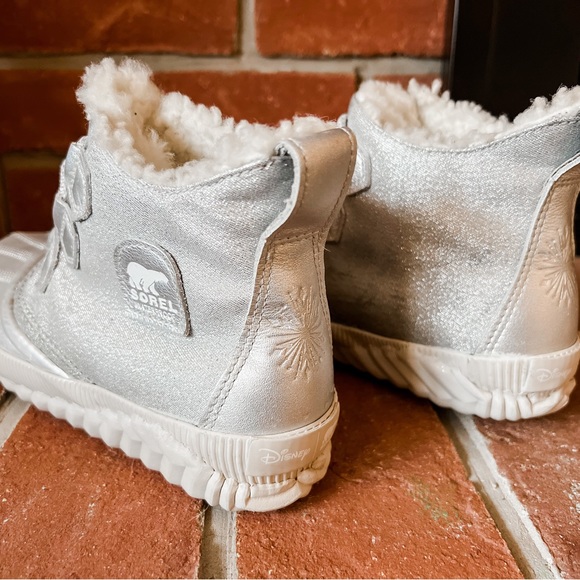 Disney Sorel X Out N About Boots - Picture 2 of 4